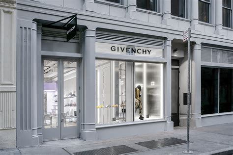 Shops with GIVENCHY in Stockholm title